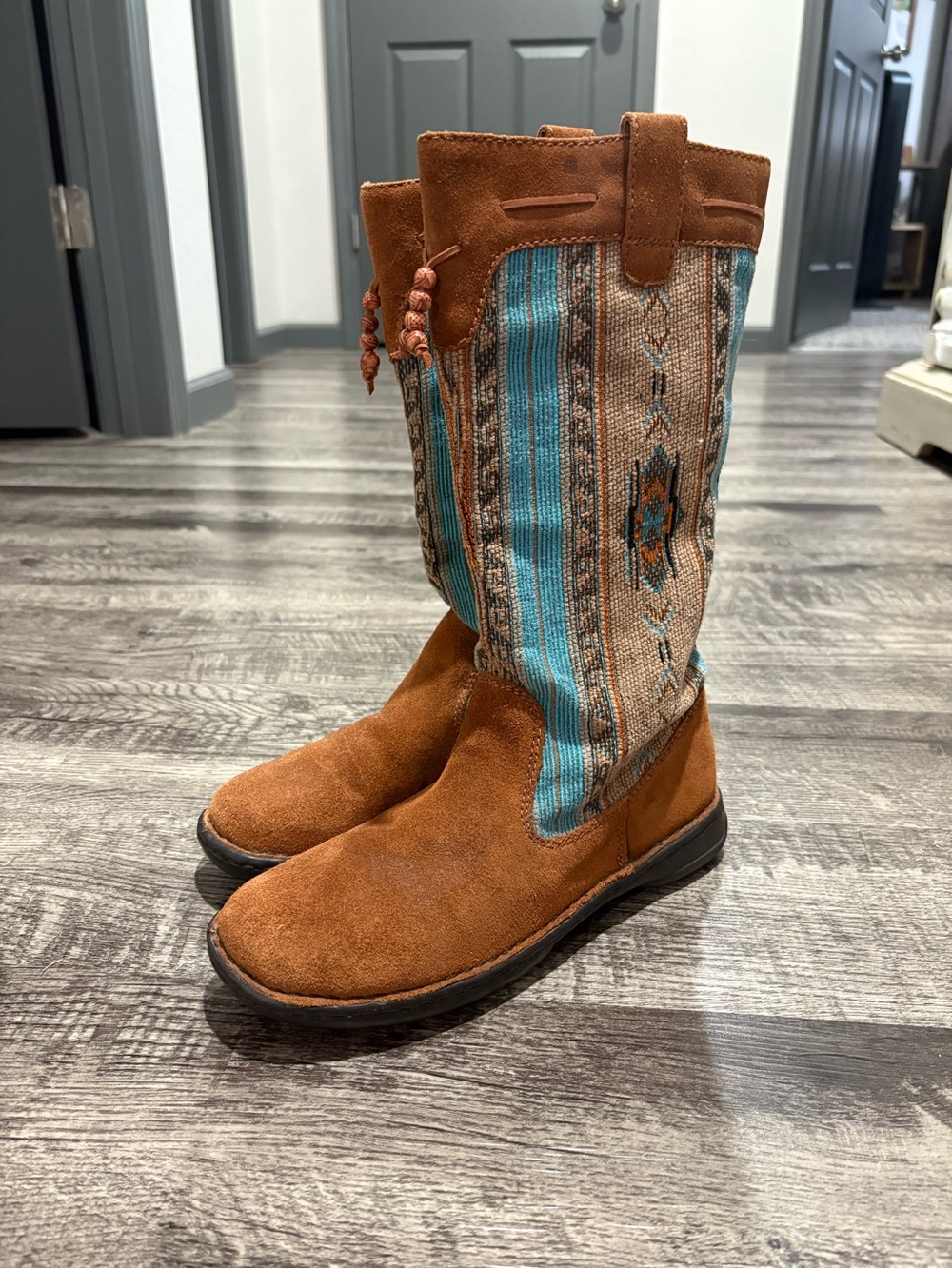 Minnetonka Western Turquoise Suede Boots- Size 9